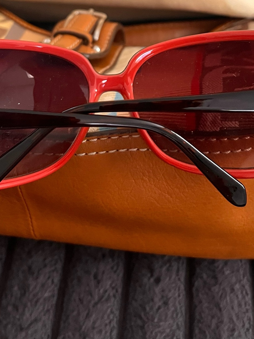 FOSSIL Shoulder Bag & Sunglasses Bundle - Picture 7 of 7